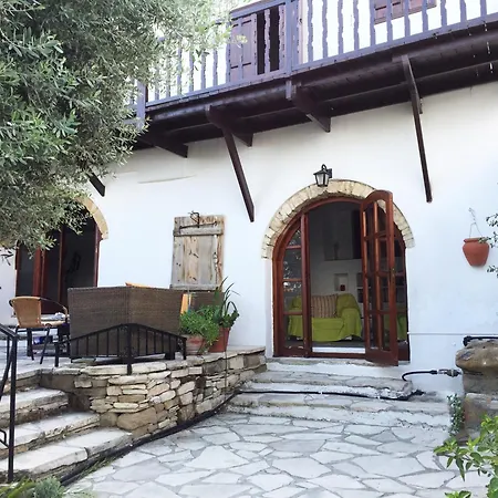 Cobblers Villa Maroni