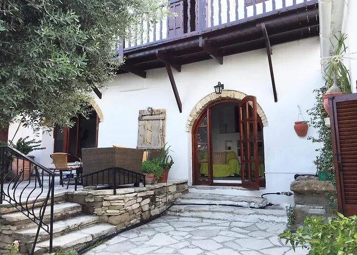 Cobblers Villa Maroni